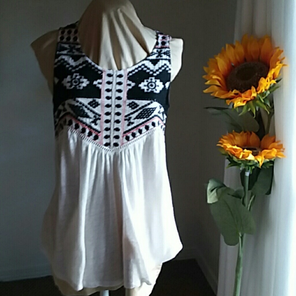 Lucky brand tank with boho Aztec stitching size M